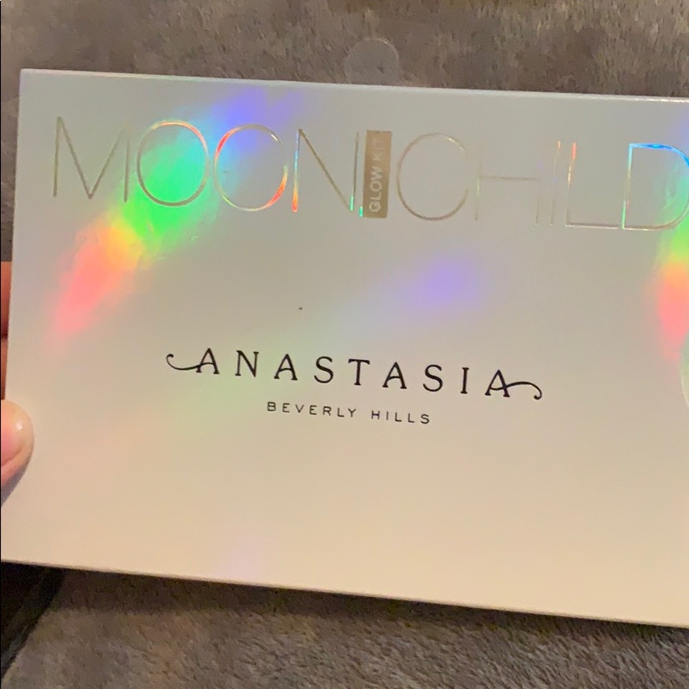 Anastasia moon child glow kit